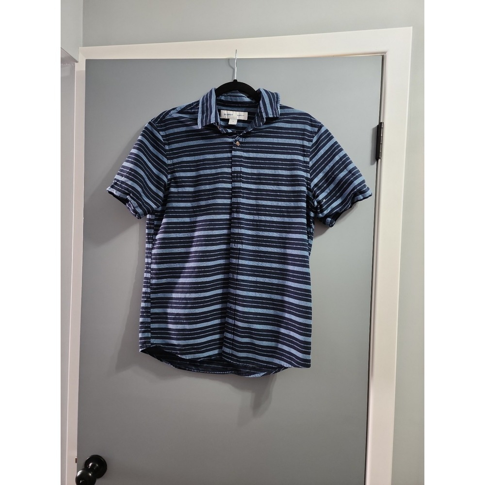 Old Navy Button Down Shirt Mens M Blue Like New Relaxed Fit Striped Short Sleeve